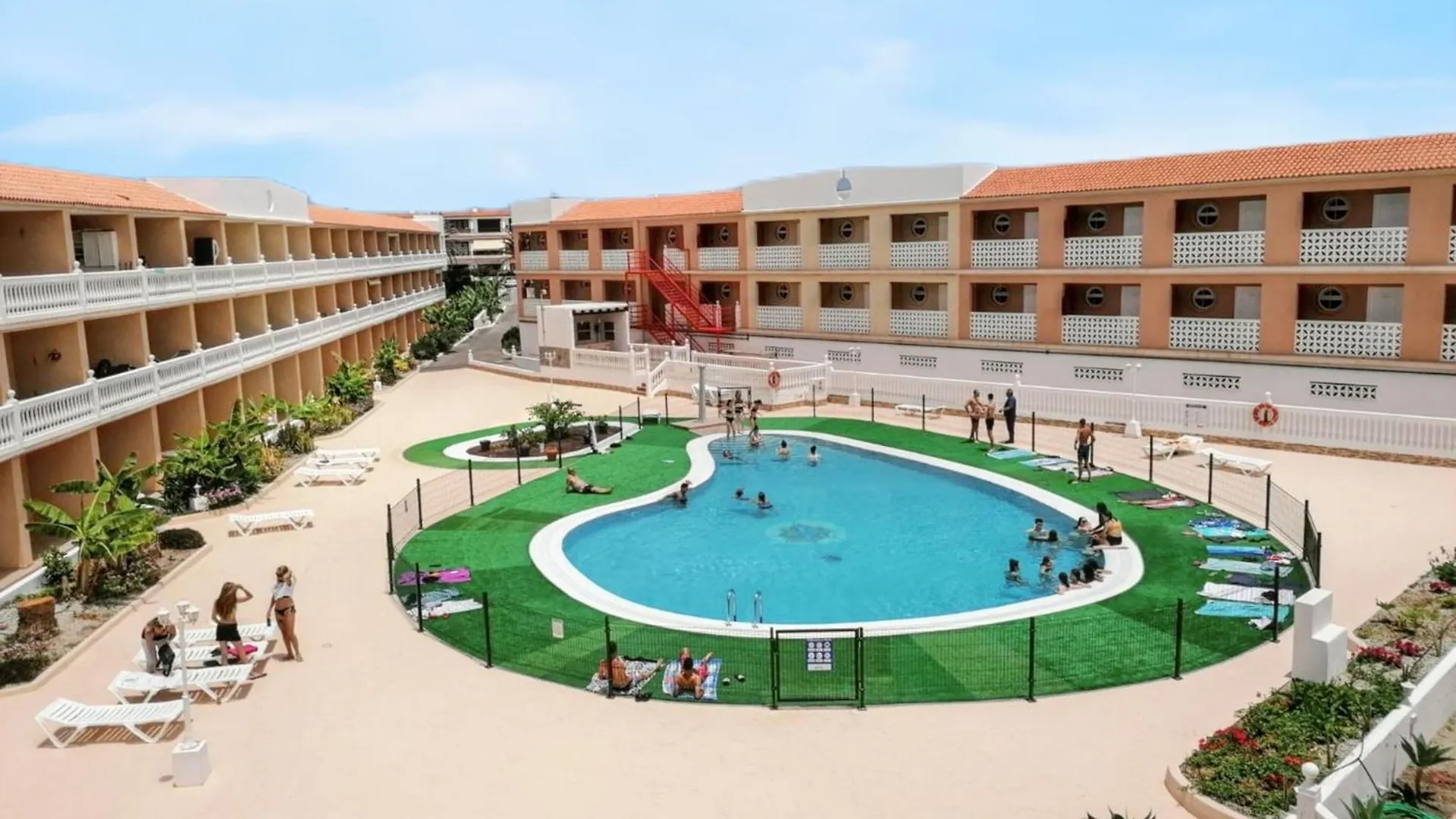 Costa del Silencio Beachside Apartment with Pool and Wi-Fi
