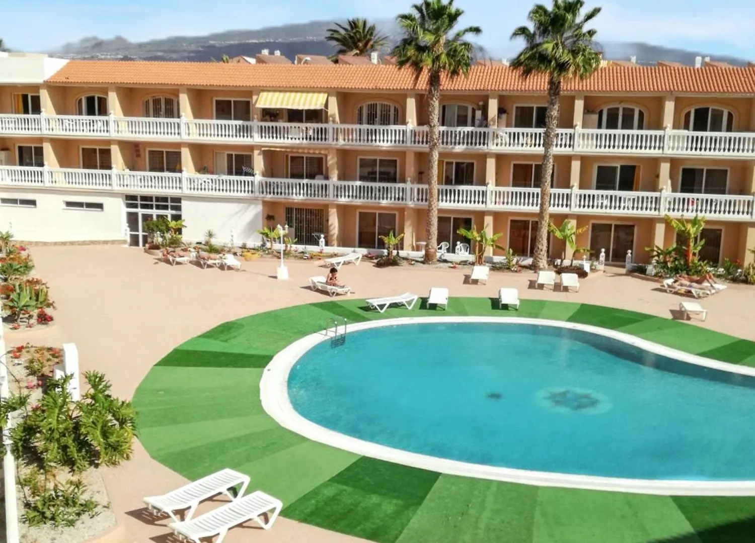 Costa del Silencio Beachside Apartment with Pool and Wi-Fi