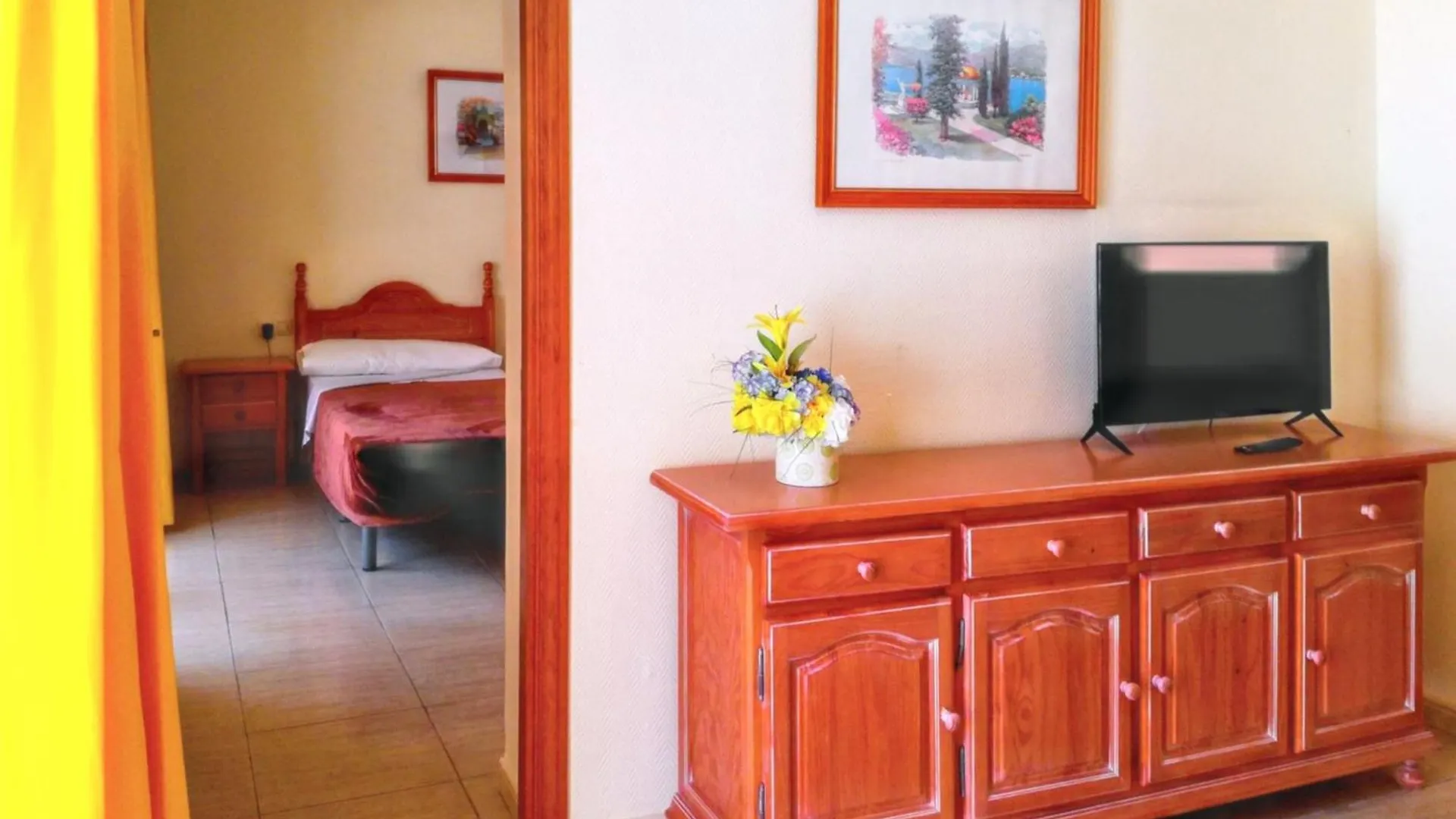 Costa del Silencio Beachside Apartment with Pool and Wi-Fi