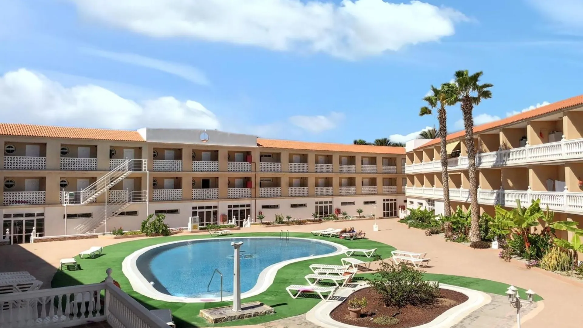 Costa del Silencio Beachside Apartment with Pool and Wi-Fi